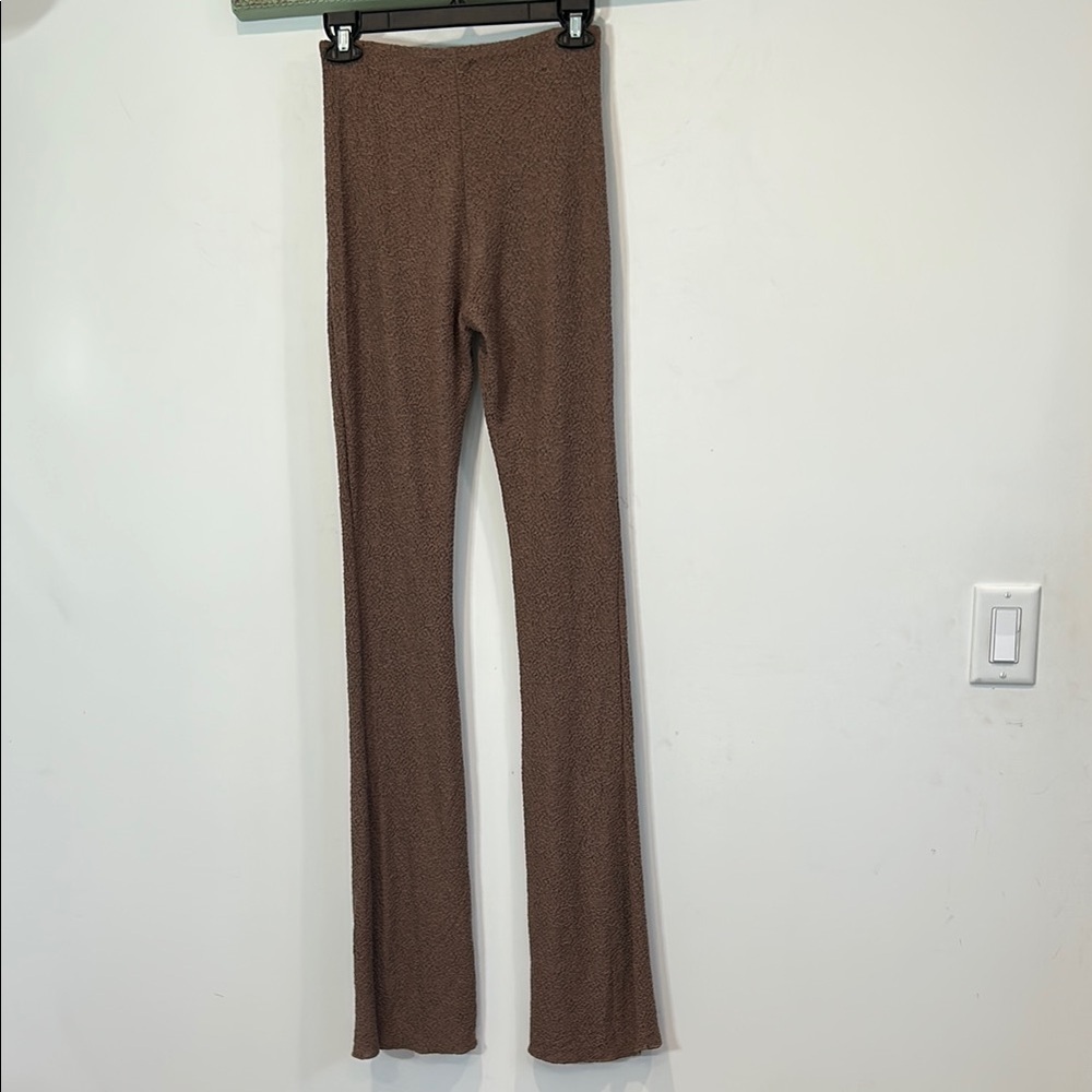 Naked Wardrobe textured taupe Flared stretch Pants women’s size medium lounge - Picture 7 of 7